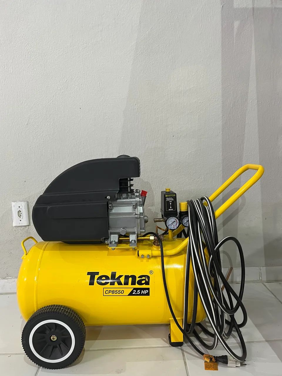 Compressor de Ar Tekna CP8550 - Potente e em Ótimo Estado