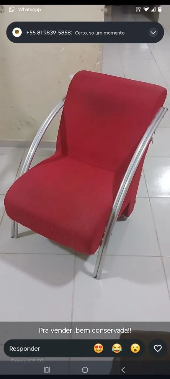 Vendo cadeira cor vermelha 