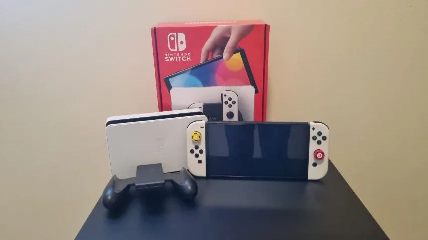 Nintendo Switch OLED Branco + Case