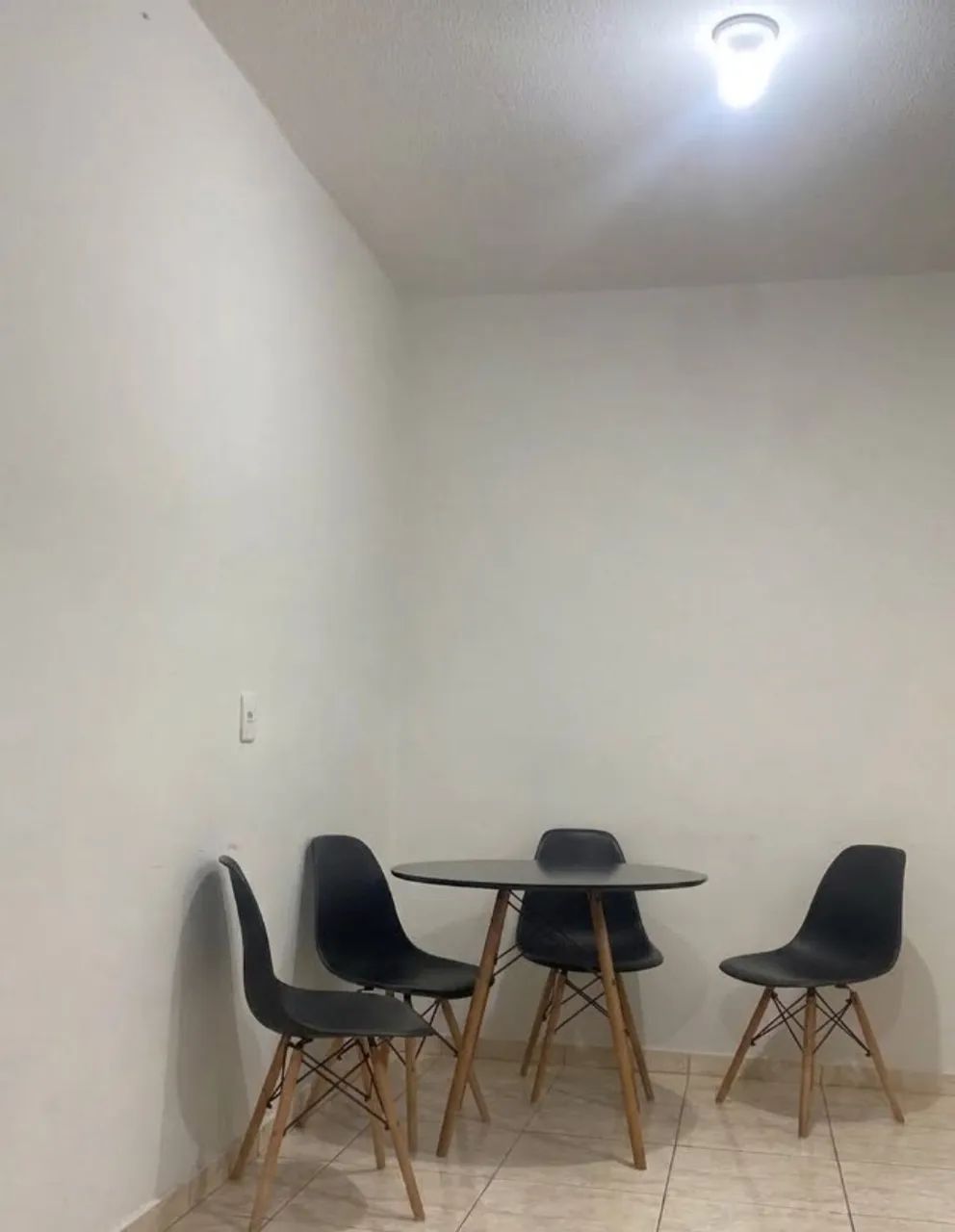 Rack para TV e Mesa redonda com 4 cadeiras - Foto 2
