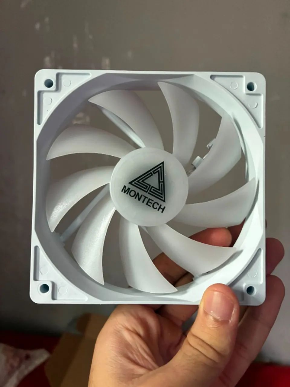 Fans Brancas 120mm e 140mm da Montech