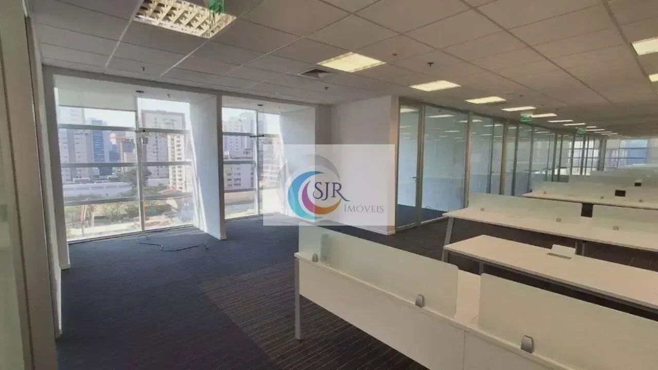 Sala comercial mobiliada de 430,00 m² com 14 vagas de garagem, piso elevado com carpete, f
