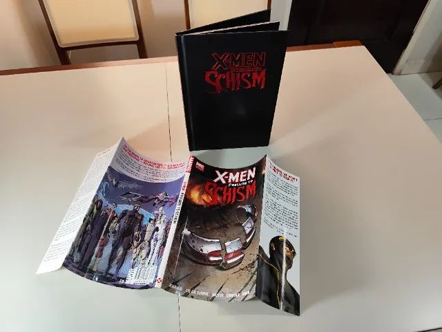 X-Men: Prelude to Schism - Capa Dura com Sobrecapa (Importado