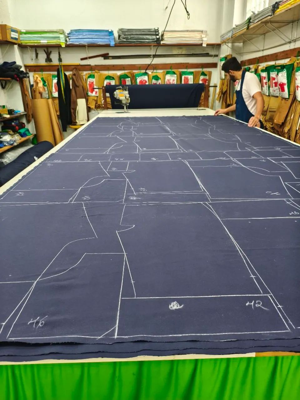 Precisa se de cortador de uniformes  - Foto 2