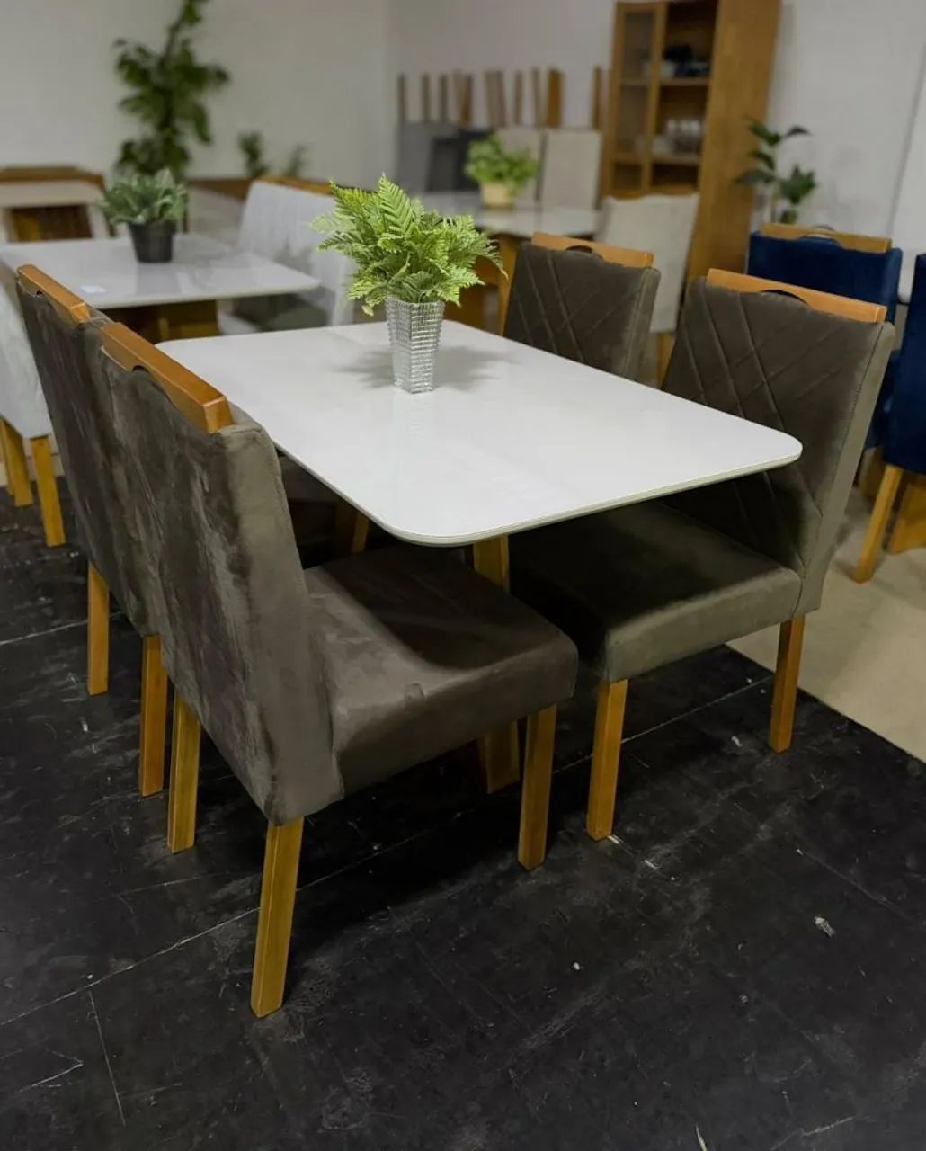 Mesa de Jantar Pedro elegante com 4 cadeiras 