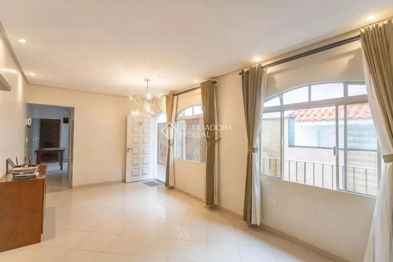 Casa Espaçosa de 160m² em Diadema - 3 Dormitórios e Pronta para Morar