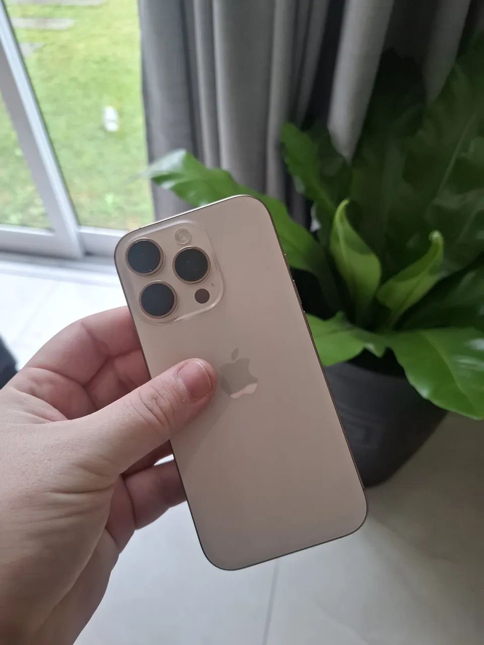 iPhone 16 Pro Titânio Desert - Foto 4
