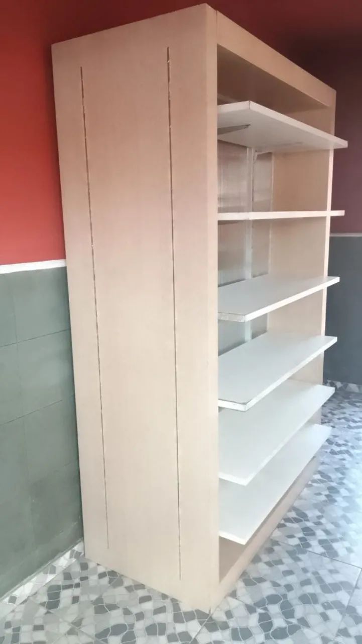 Expositor com Prateleiras de dois lados 