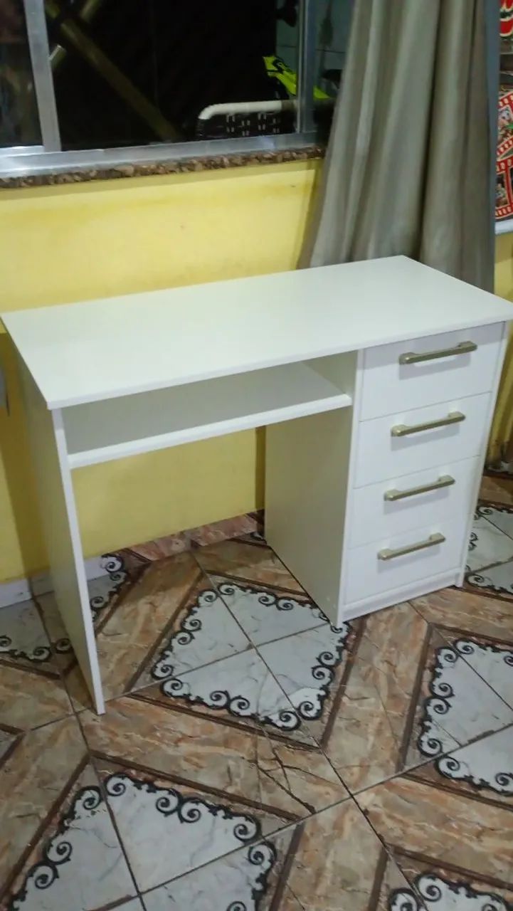 Mesa de 1 metro com 4 gavetas - Foto 4