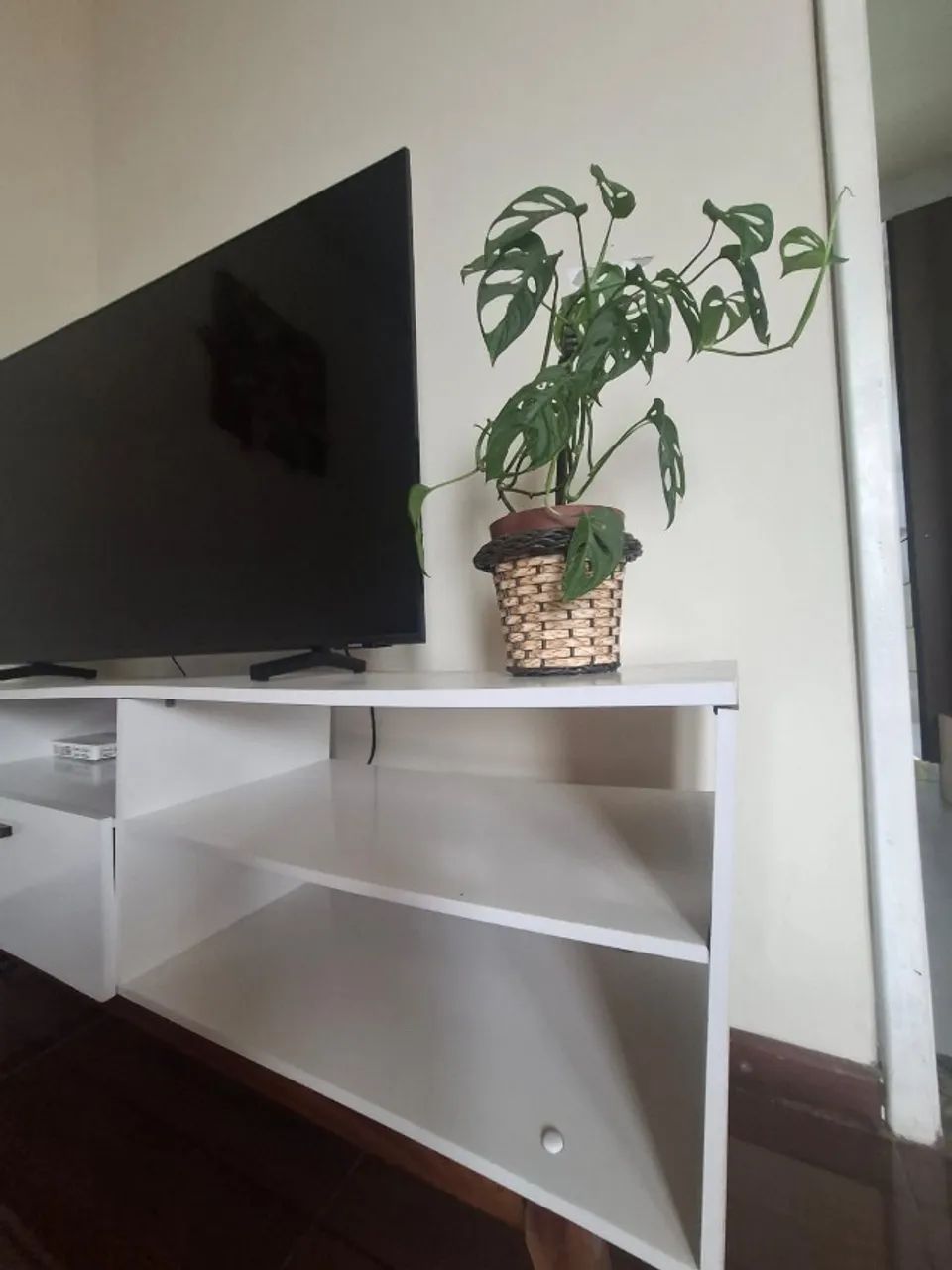 Rack branco para TV com avarias - Foto 2