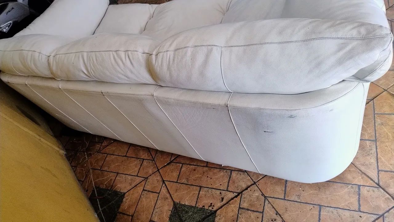Sofá três lugares todo couro branco. - Foto 2
