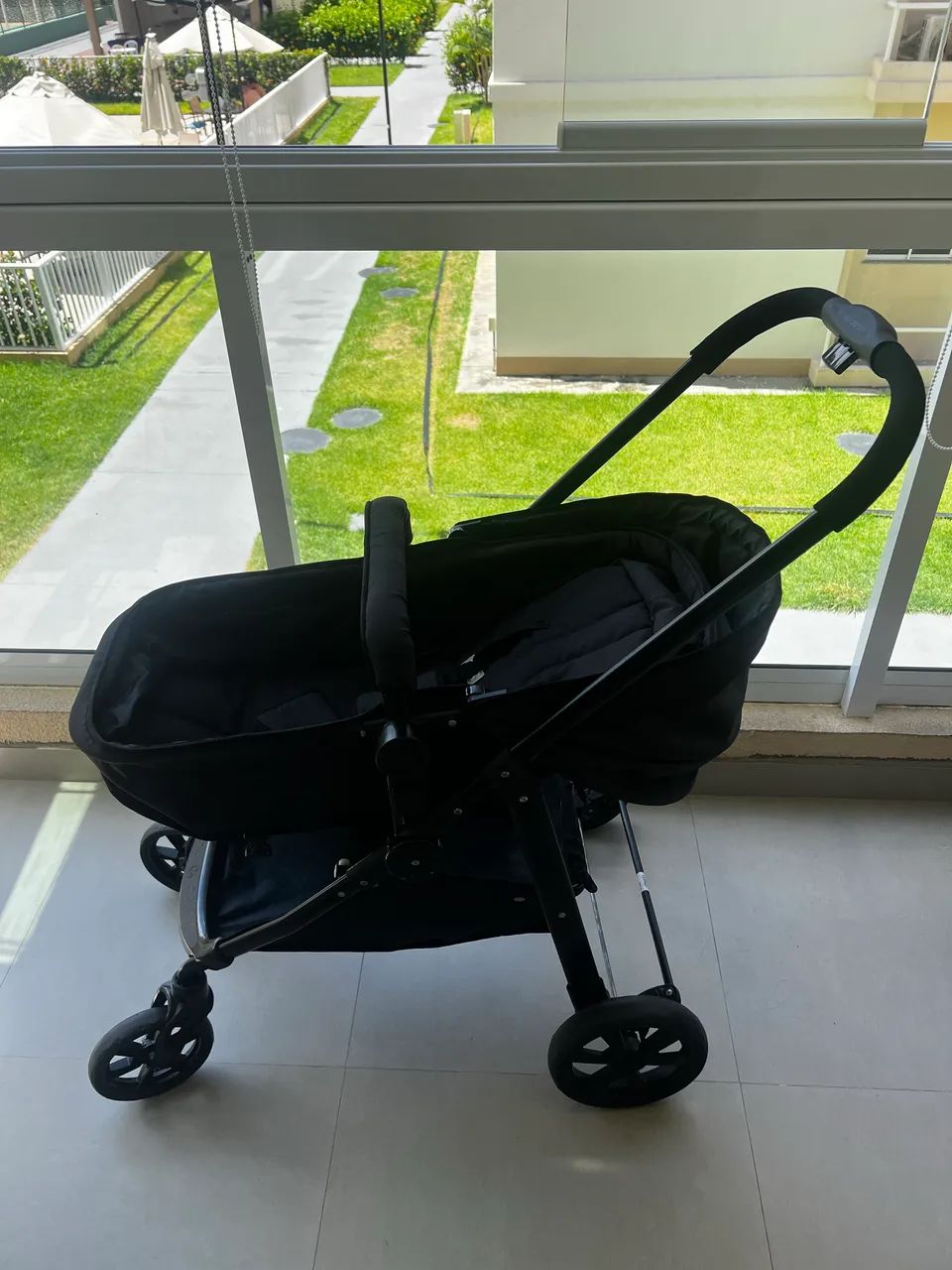 Carrinho de bebê com Moisés e bebê conforto  - Foto 4