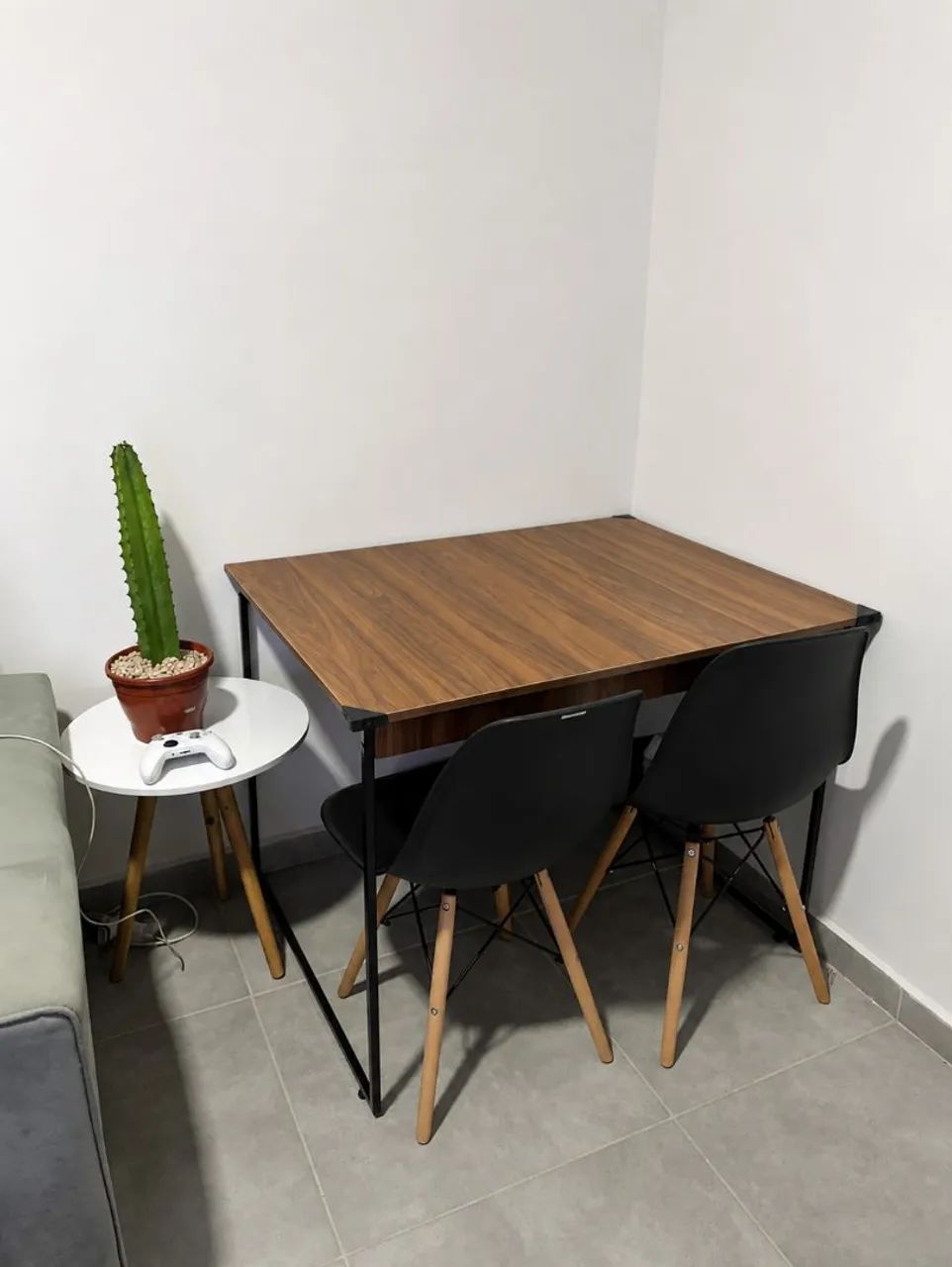 Mesa e cadeiras 