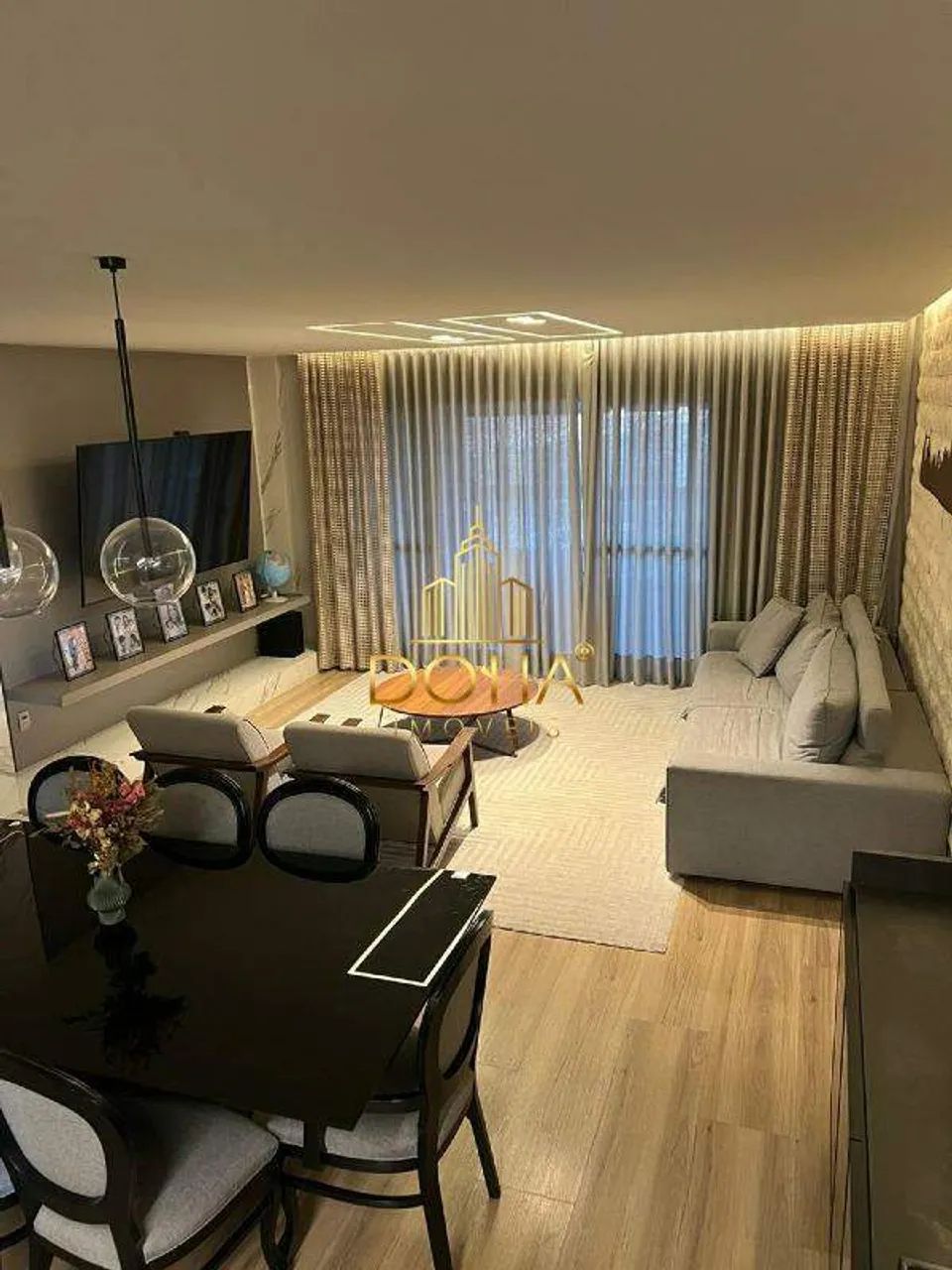 APARTAMENTO MOBILIADO NO CENTRO COM 2 VAGAS E AMPLO ESPAÇO INTERNO!