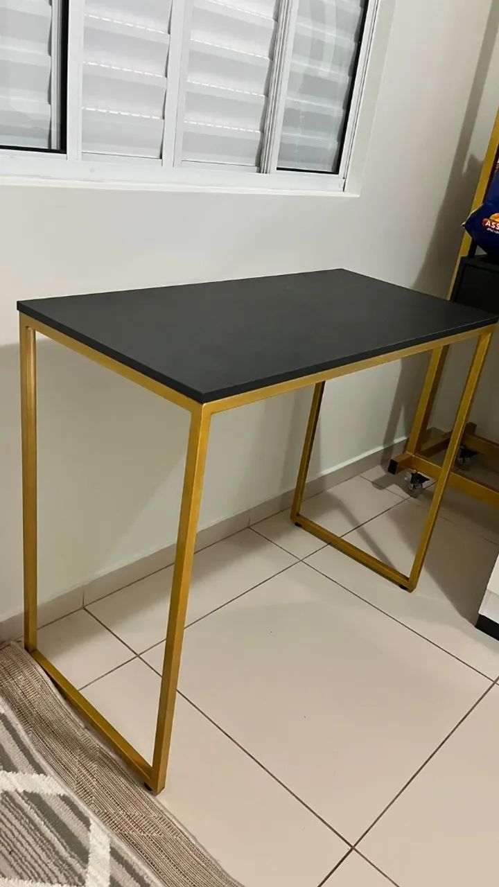 Mesa em MDF Preta com Estrutura Dourada - NOVA  - Foto 3