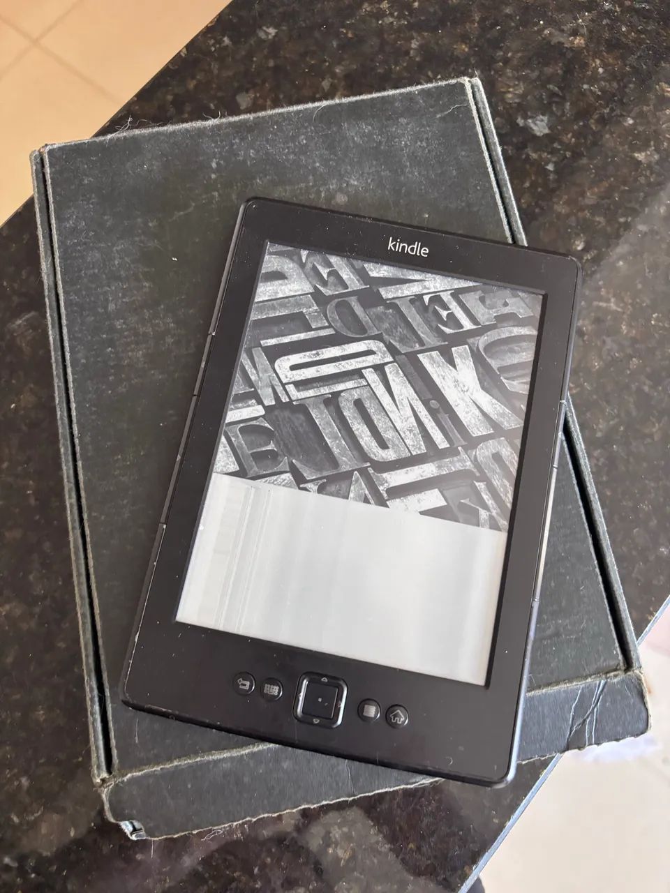 Kindle 4ª Geração (Com Botões) - Para Retirada de Peças / Tela com defeito - Foto 3