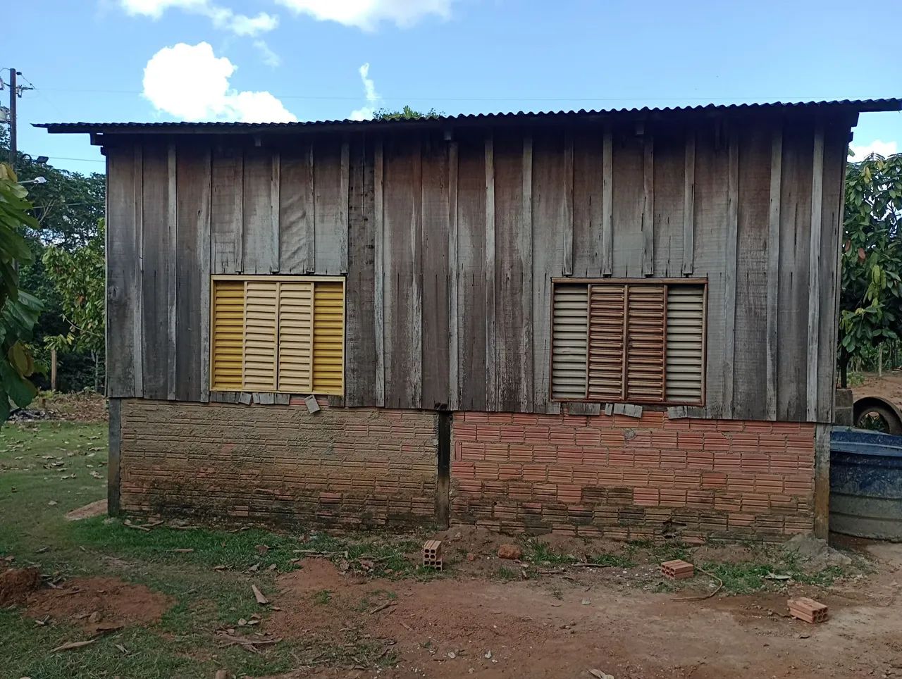 Vende se casa de madeira *