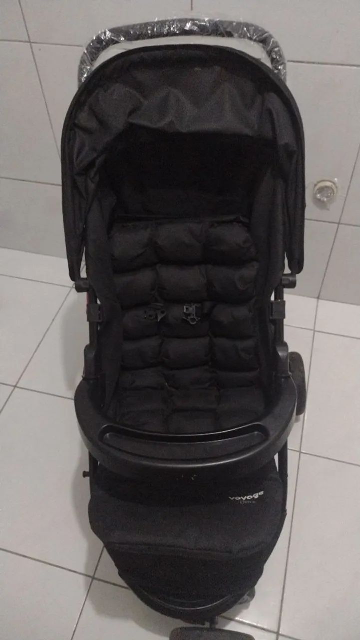 Carrinho de bebê semi-novo  - Foto 3