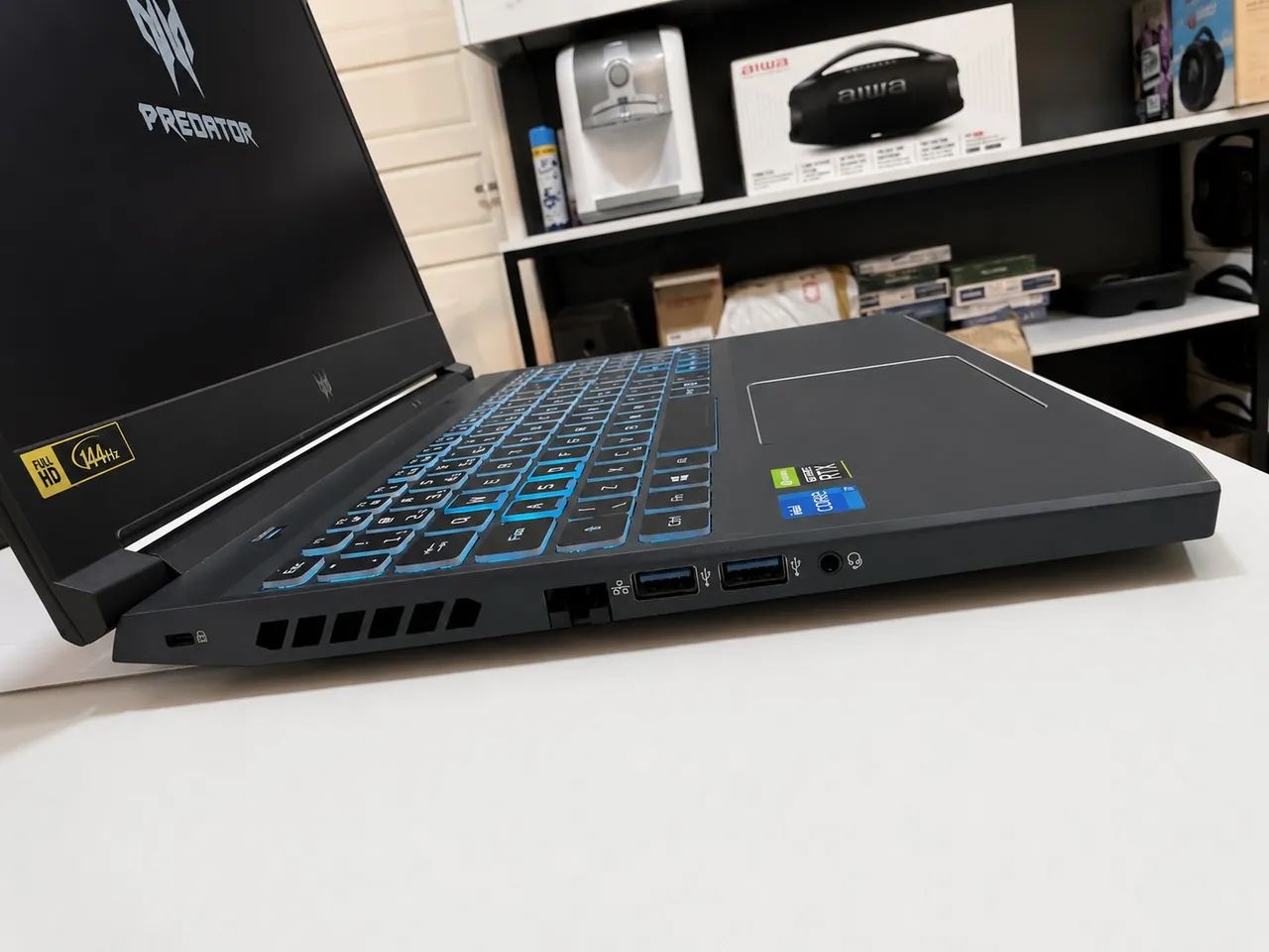 ACER PREDATOR HELIOS 300 - Foto 4
