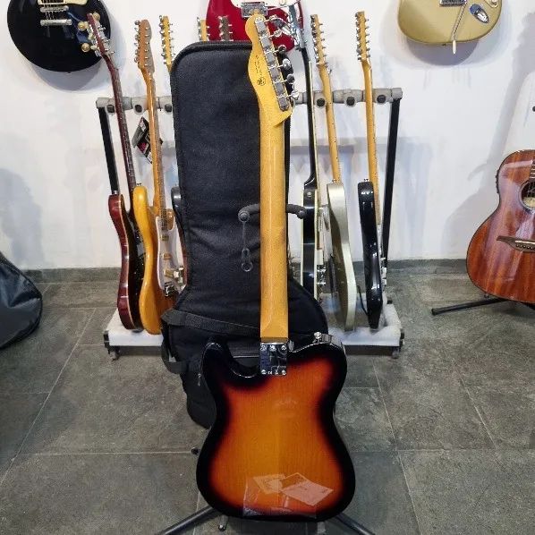 Guitarra Fender Telecaster Vintera 60 Bigsby Di Marzio Bag