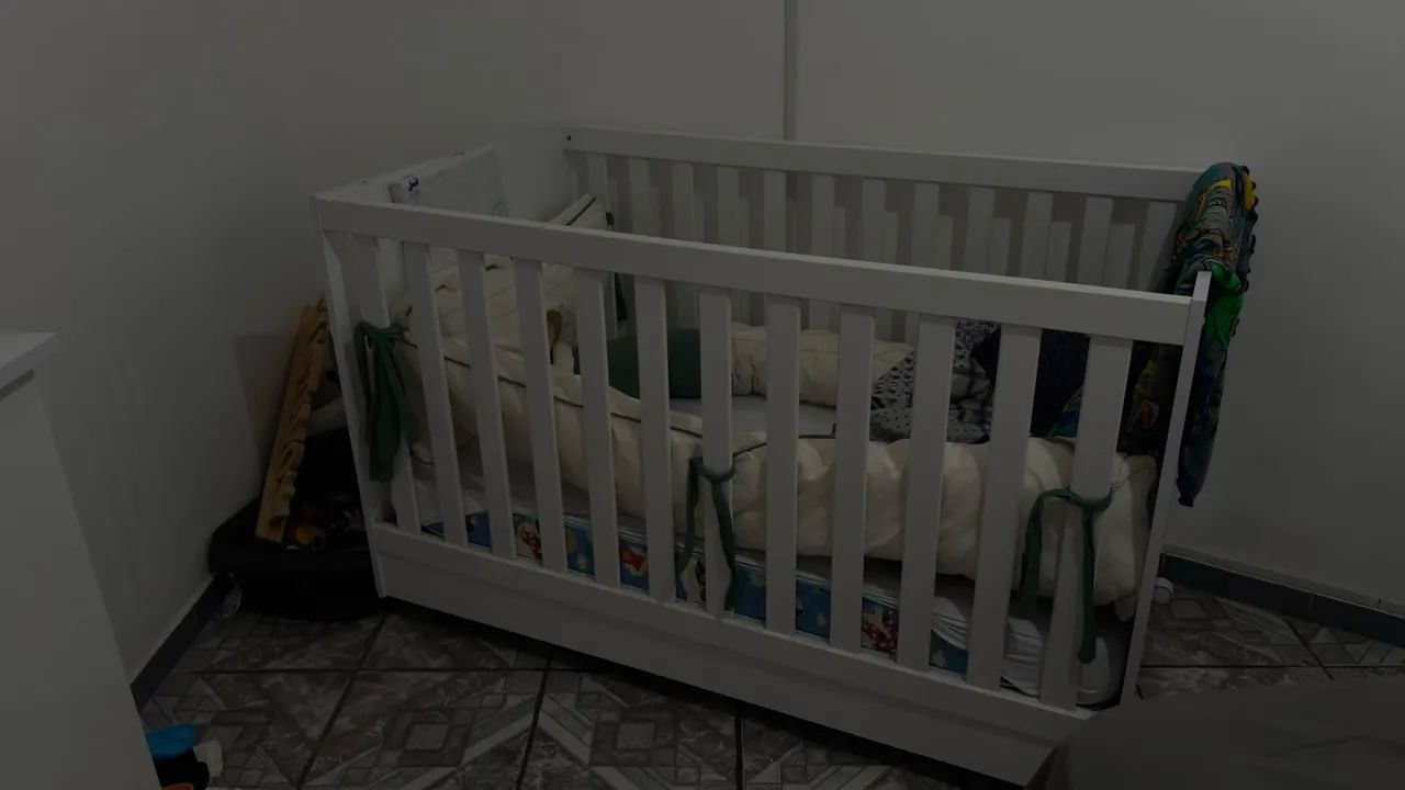 Quarto de bebê com armário, berço, cômoda e cadeira de amamentação  - Foto 3