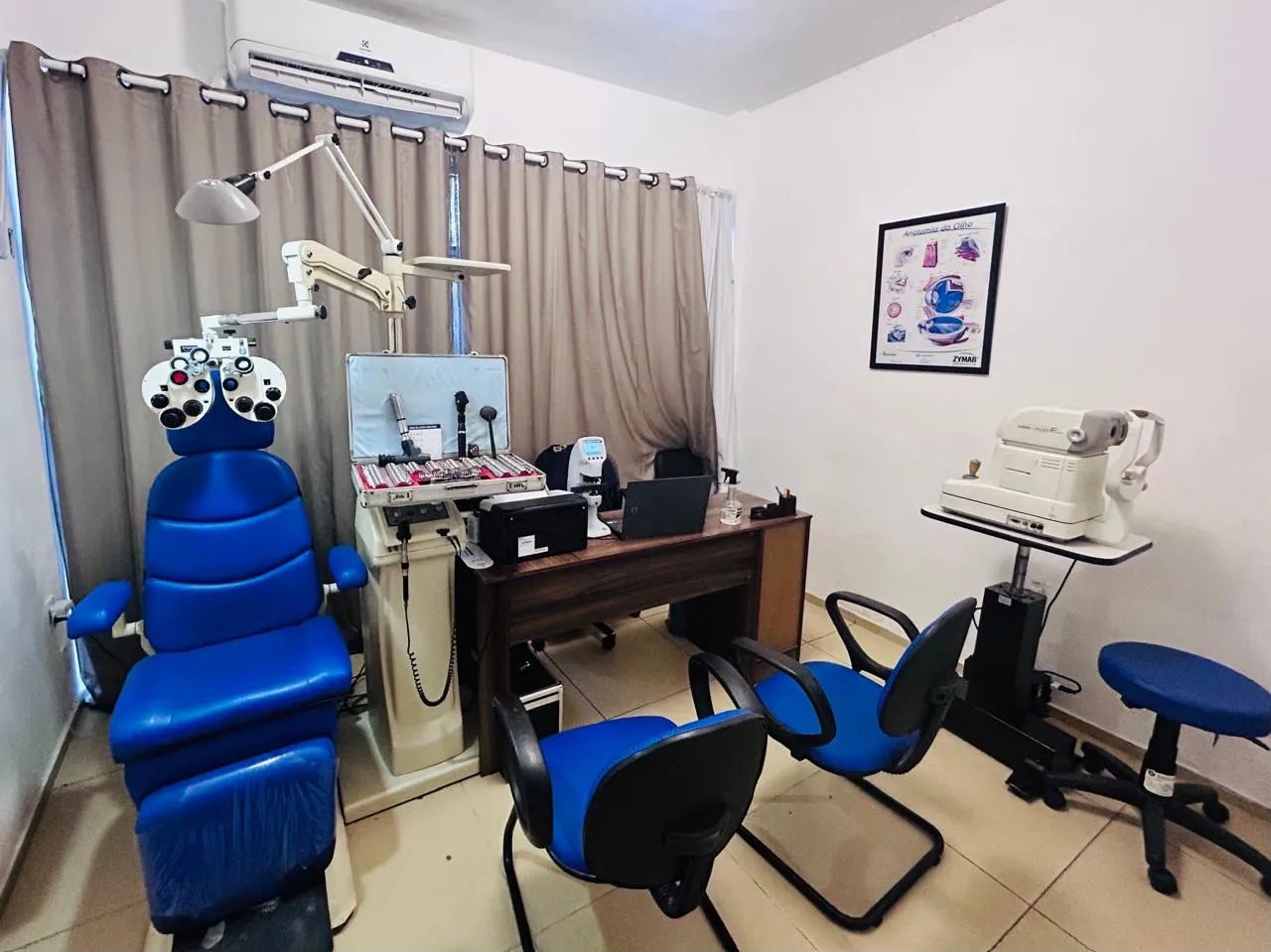 Auto refrator e equipamentos para oftalmologia 