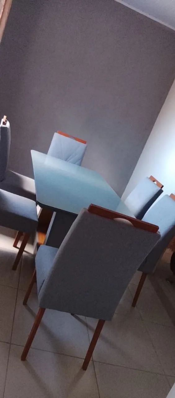 Mesa com 6 cadeiras