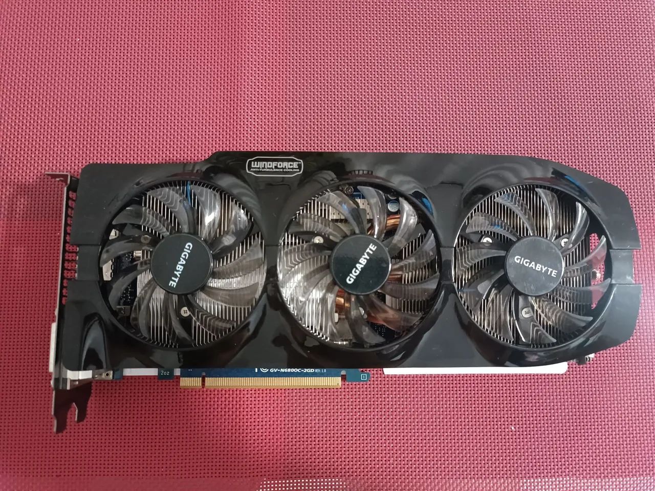 Placa de vídeo GTX 680 WindForce 3X OC GIGABYTE