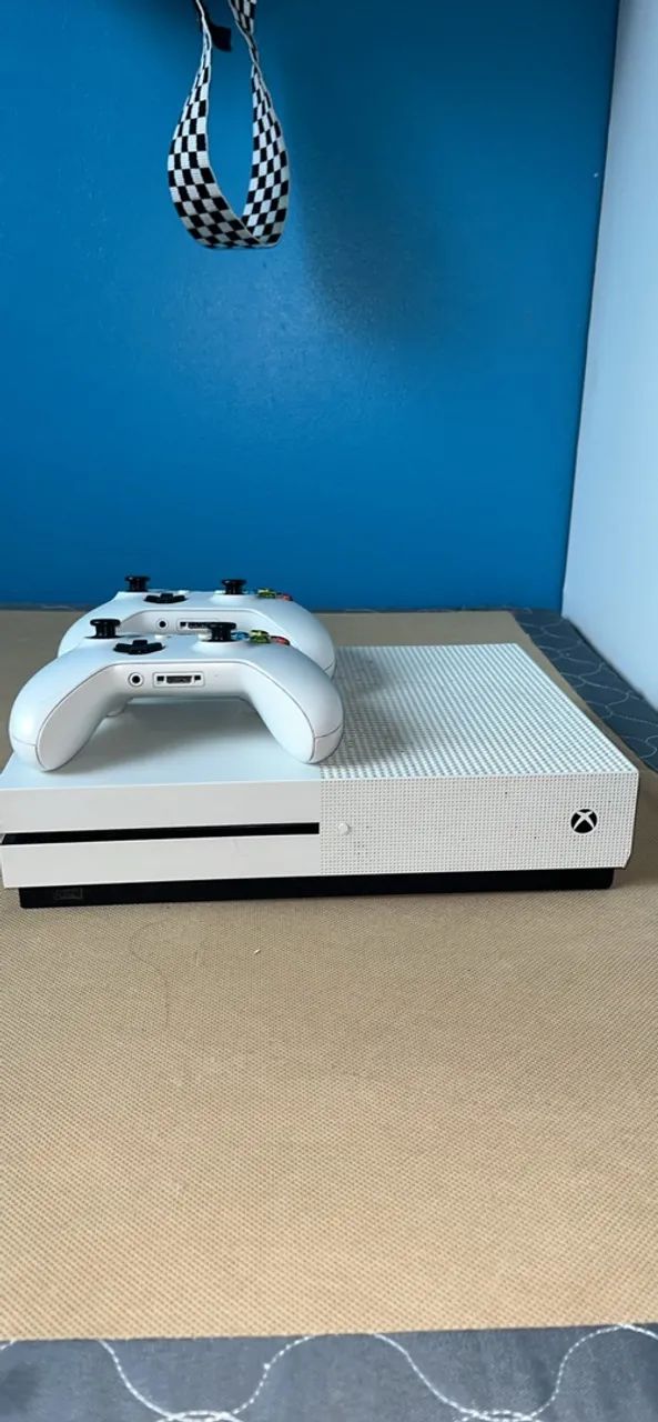 Xbox One S (2 controles)