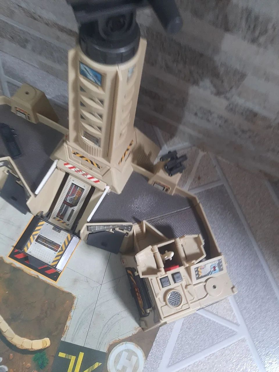 Base militar Galoob Micro Machines Night Attack vitange 1995 - Foto 3