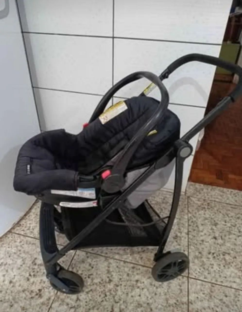 Vendo carrinho bebê completo.