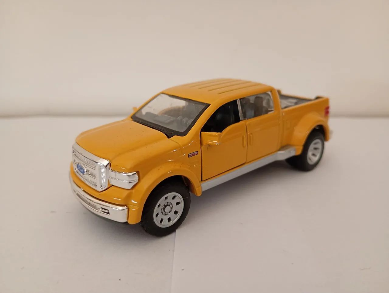 Maisto - Miniatura Ford F350 Mighty 