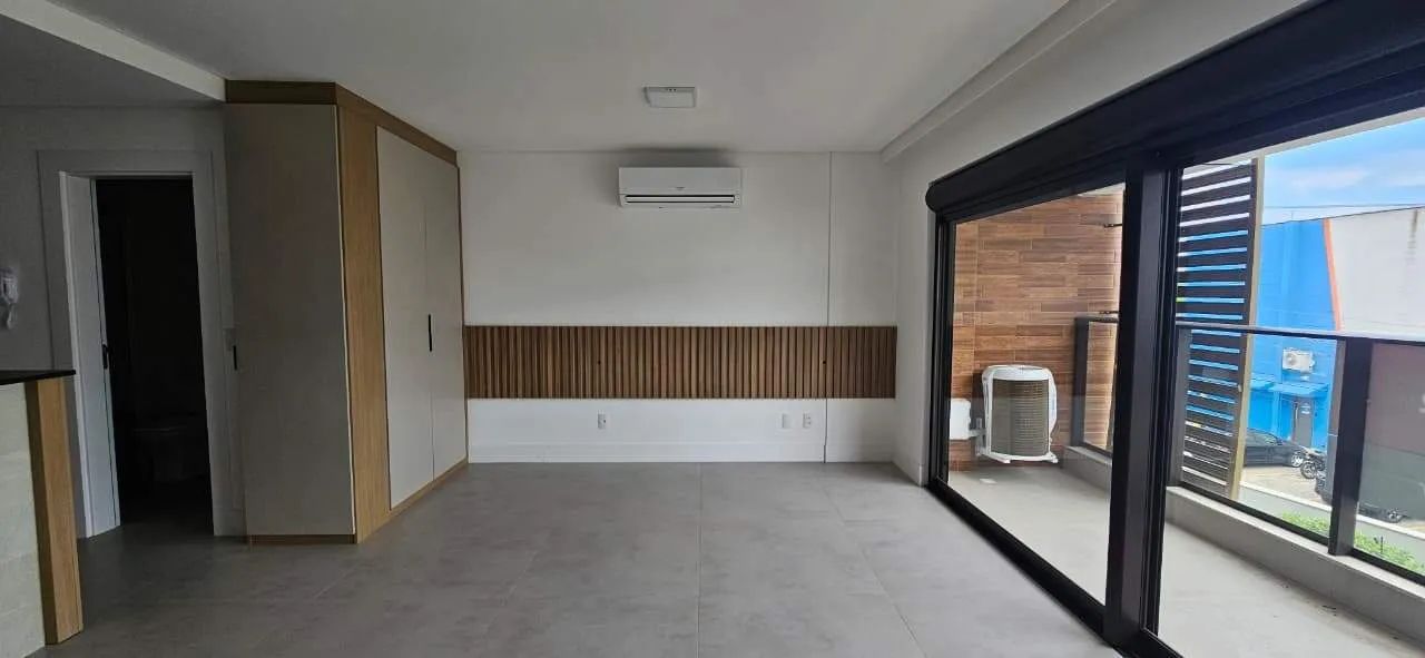 Saco Grande | Estúdio de 47 m² com automação e 1 vaga