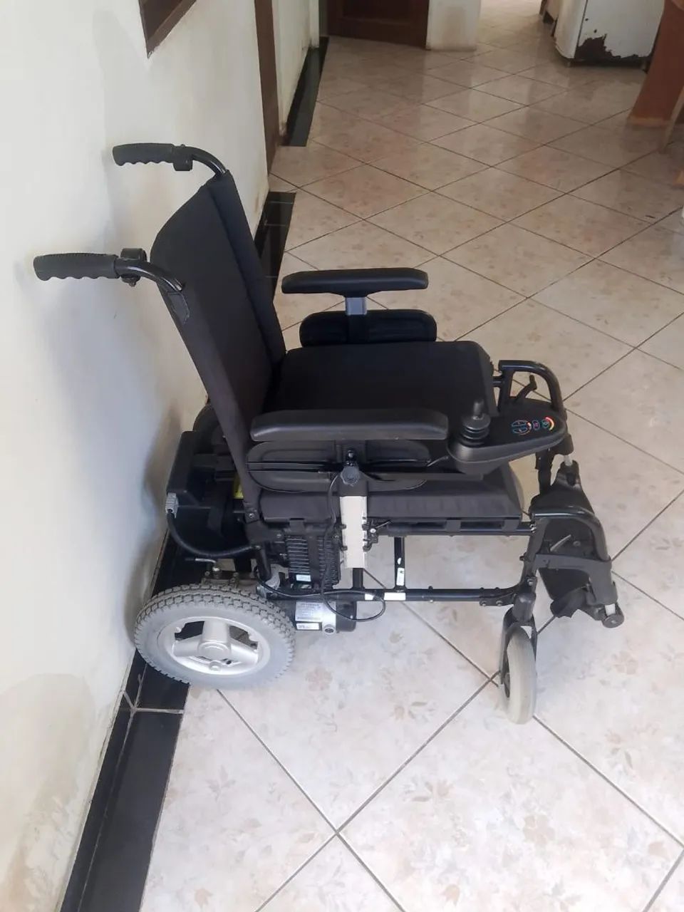 Vendo Cadeira de Rodas Motorizada - Foto 2