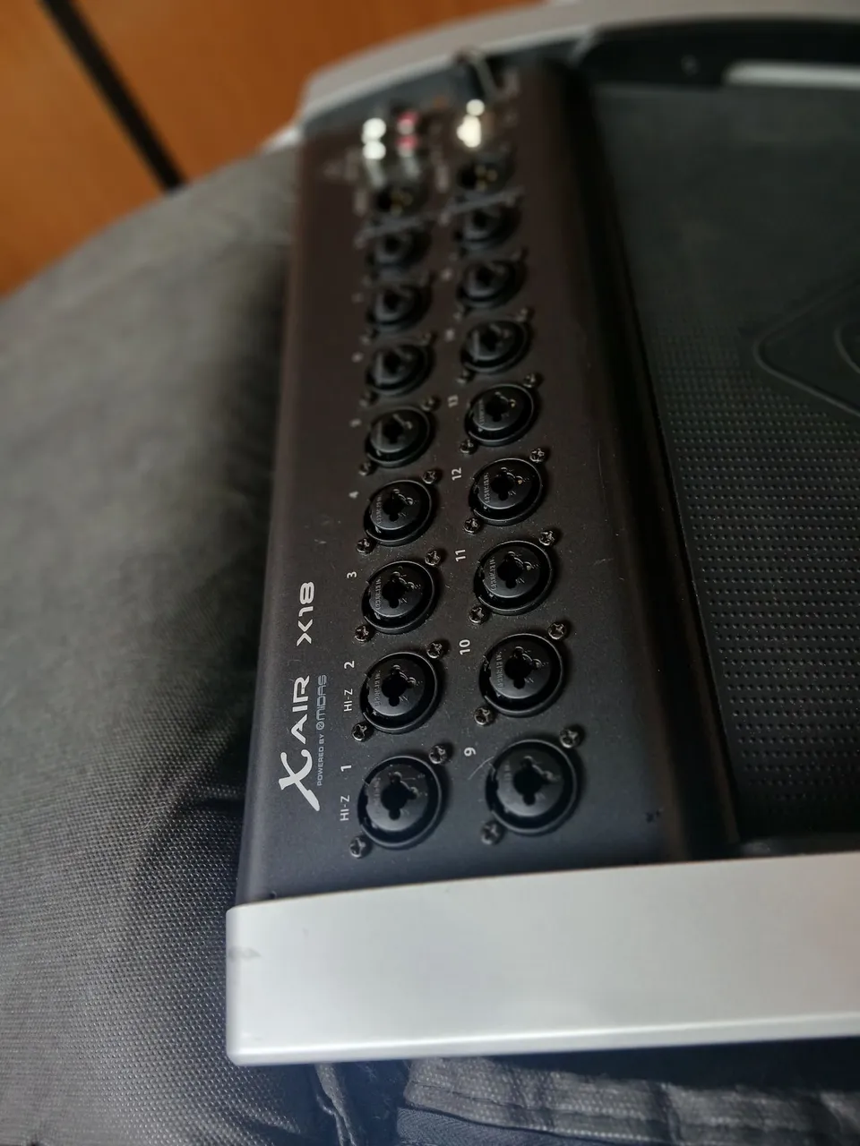 Mesa de Som Roland M300 Digital V-Mixer M-300 - Equipamentos Para