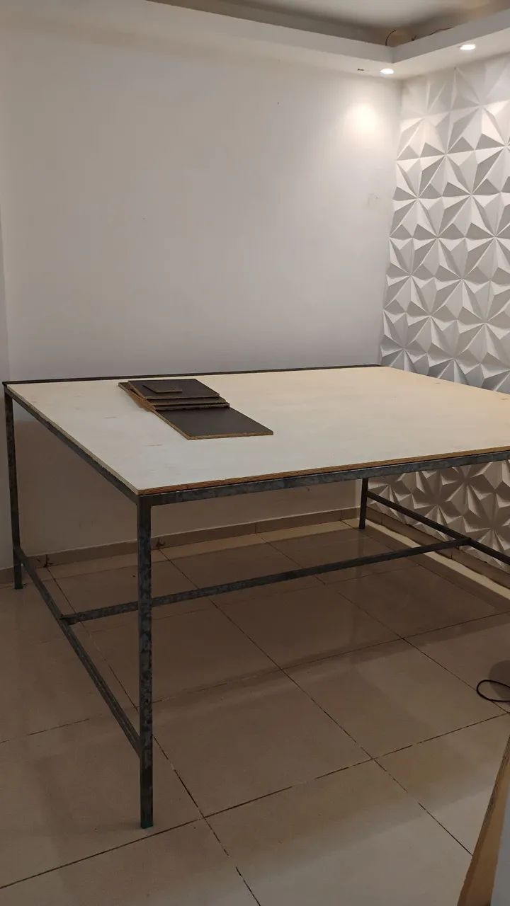 Vendo está mesa para produção 