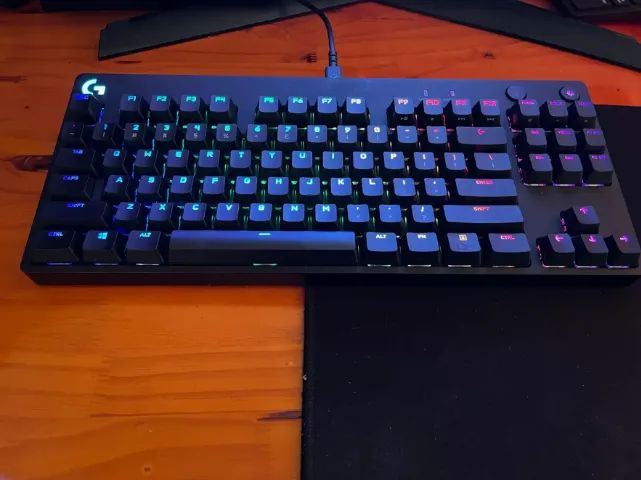 Logitech G PRO Mecânico - Layout US - Novo