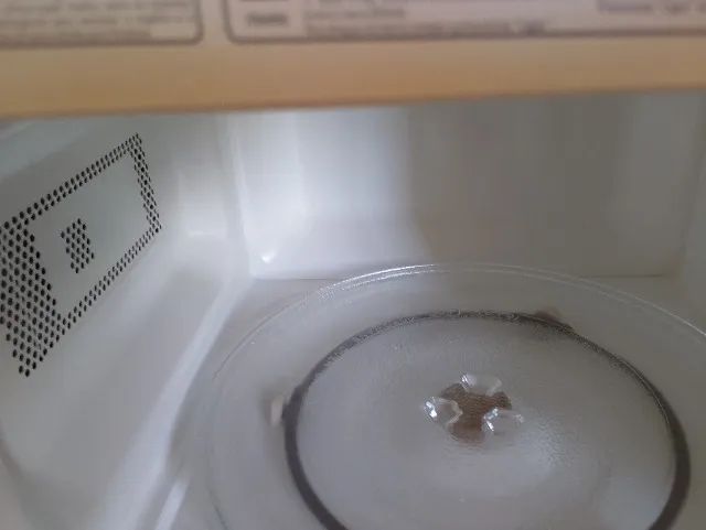 Microondas 20 litros  - Foto 2