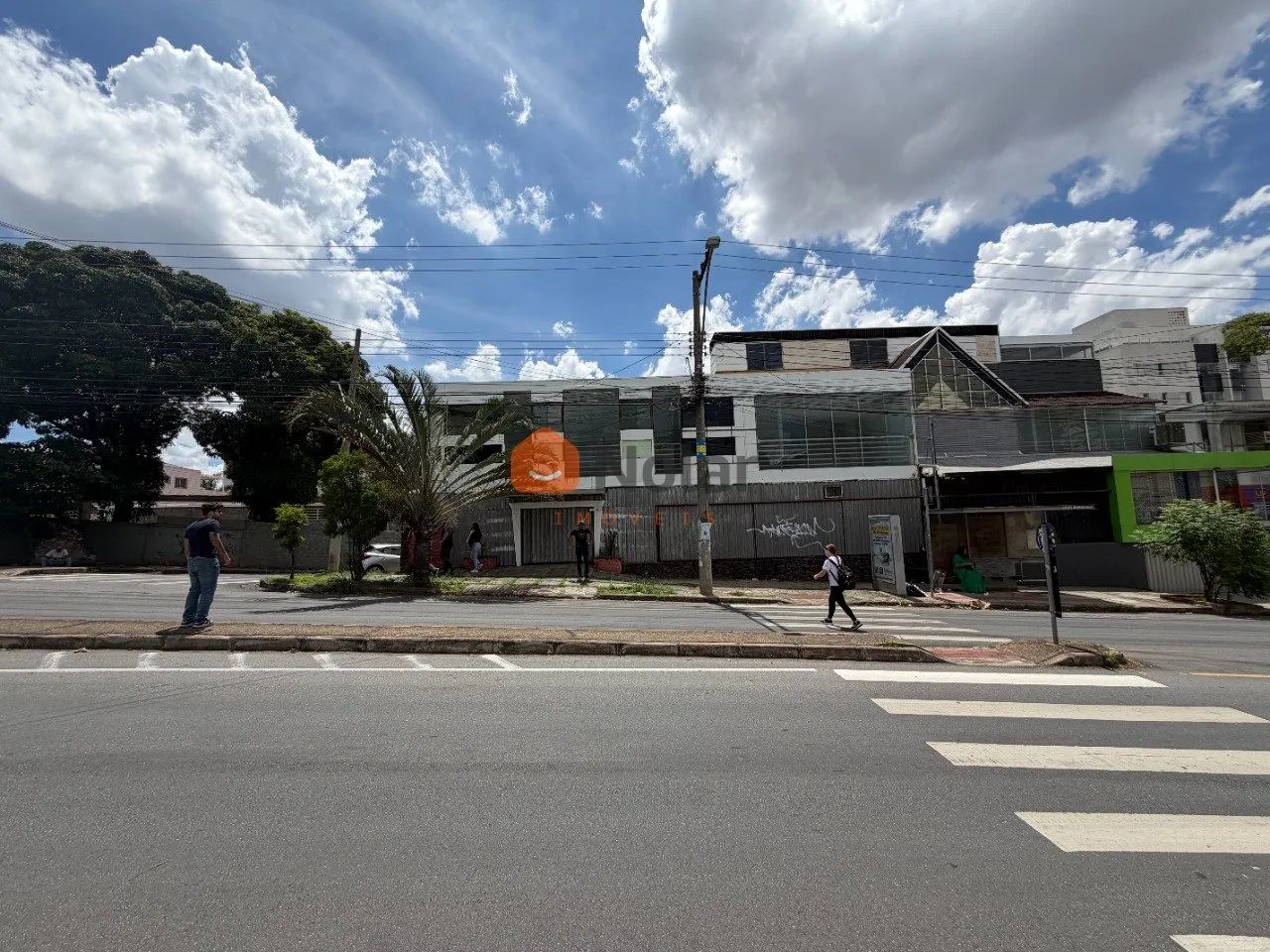 Aluguel - Galpão de Esquina - 850 m² construídos