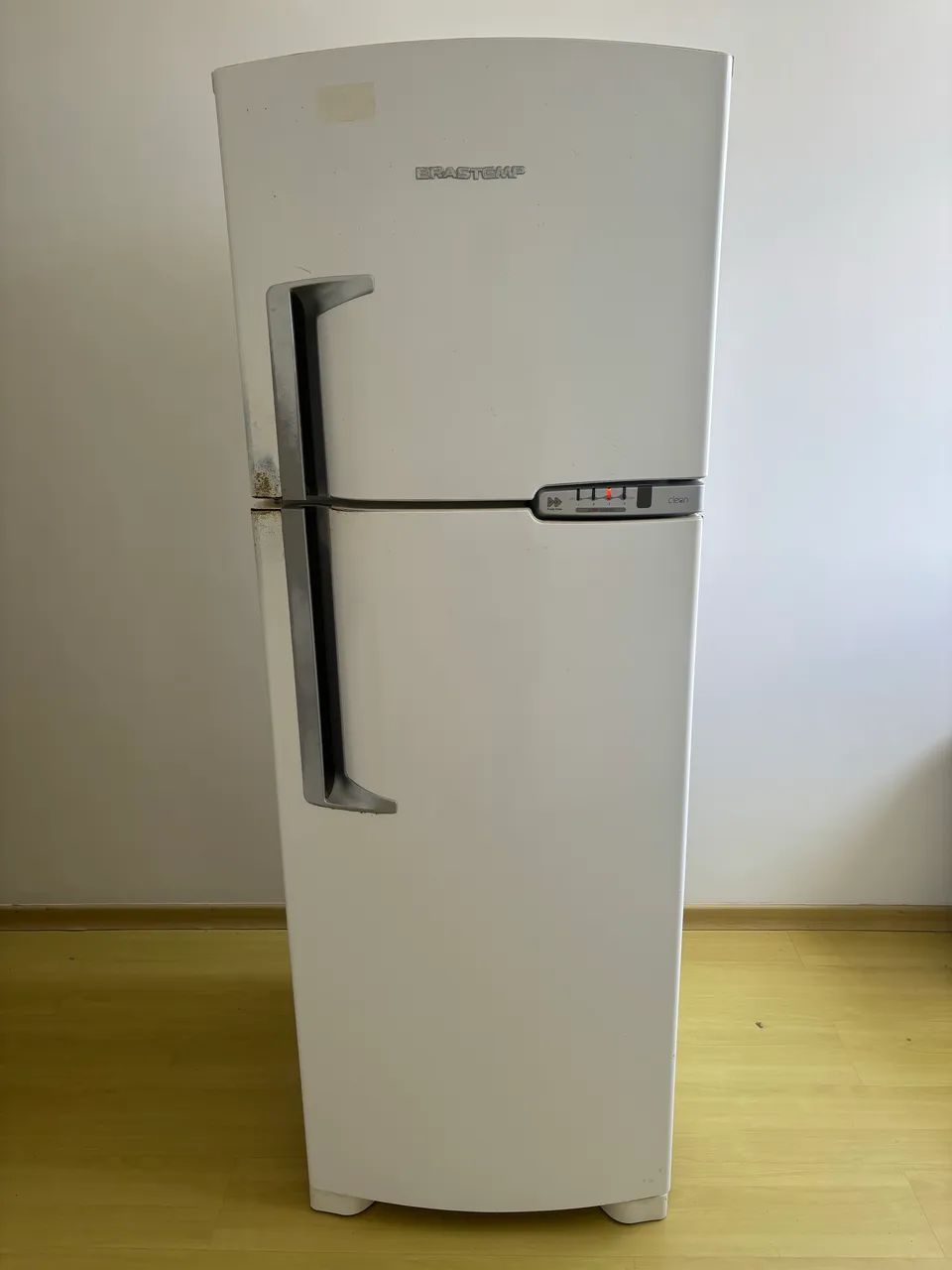 Refrigerador/Geladeira Brastemp Clean BRM39EB Frost Free Duplex 352L - Branco - 220V