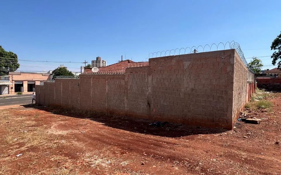 Lote com edificações esquina com a Rua Alan Kardec - Foto 4