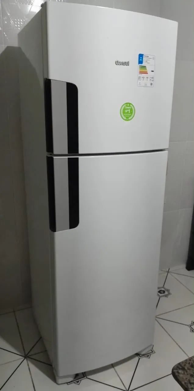 Geladeira consul semi nova
