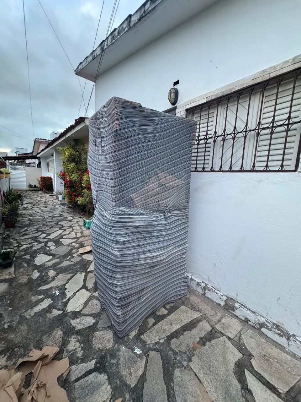 Sofá retrátil veludo café embalado novo de loja  - Foto 2