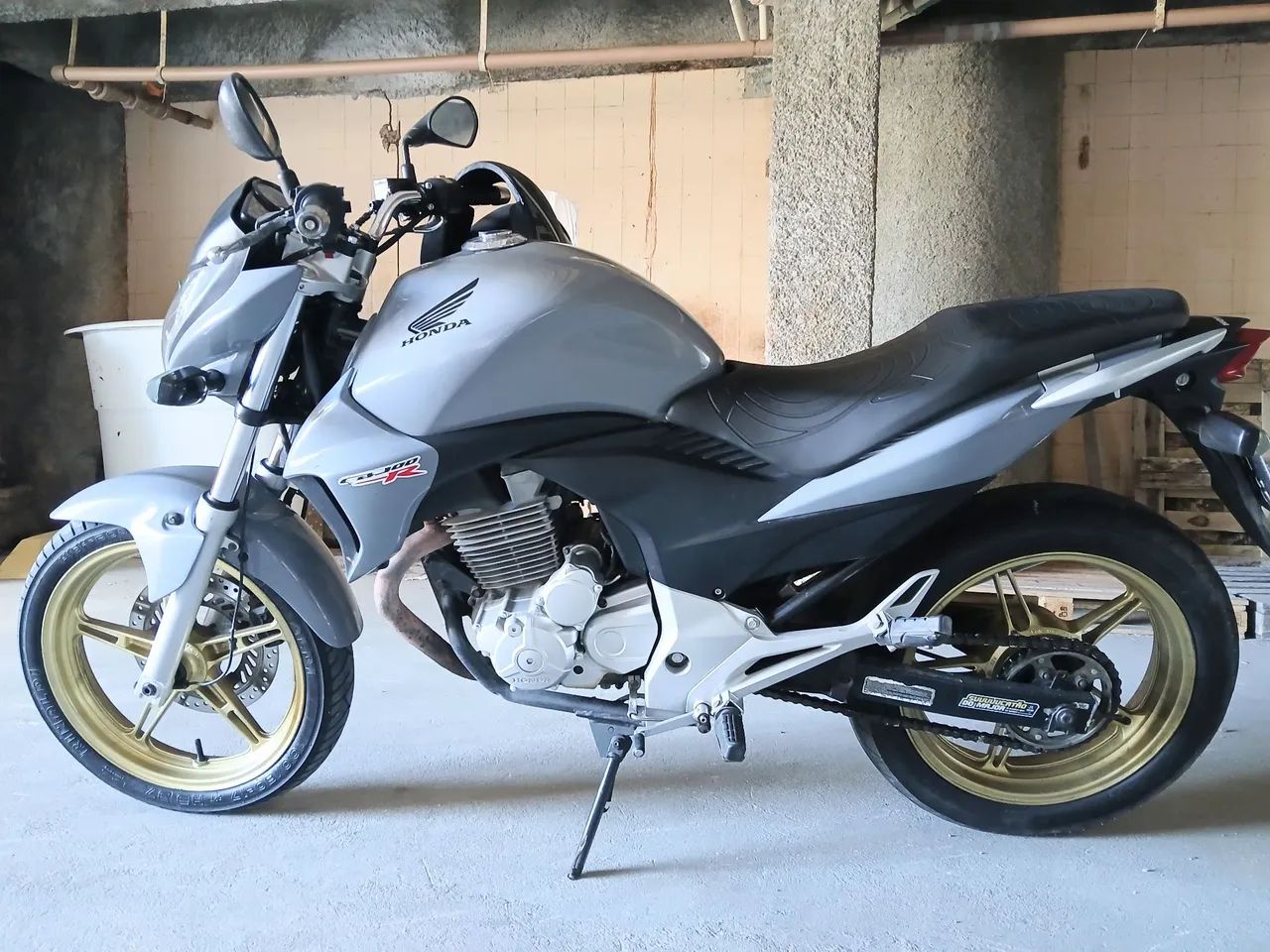 Honda CB300 - Foto 2