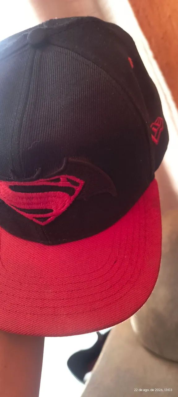 Boné colecionável Batman Vs Superman novo - Foto 5