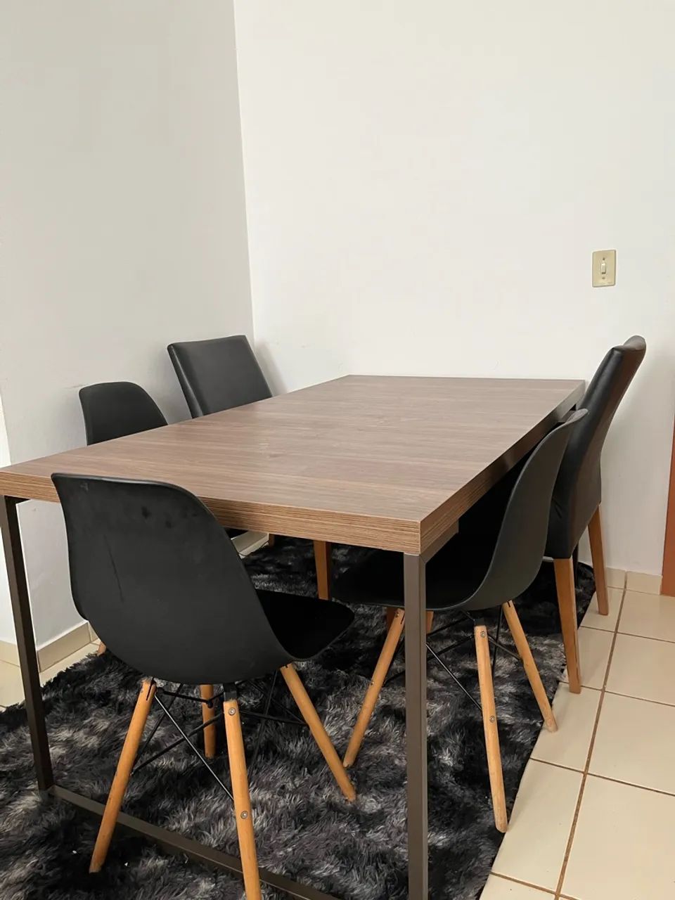 Mesa 160cm por 90cm + Cadeiras pé palito Etna 