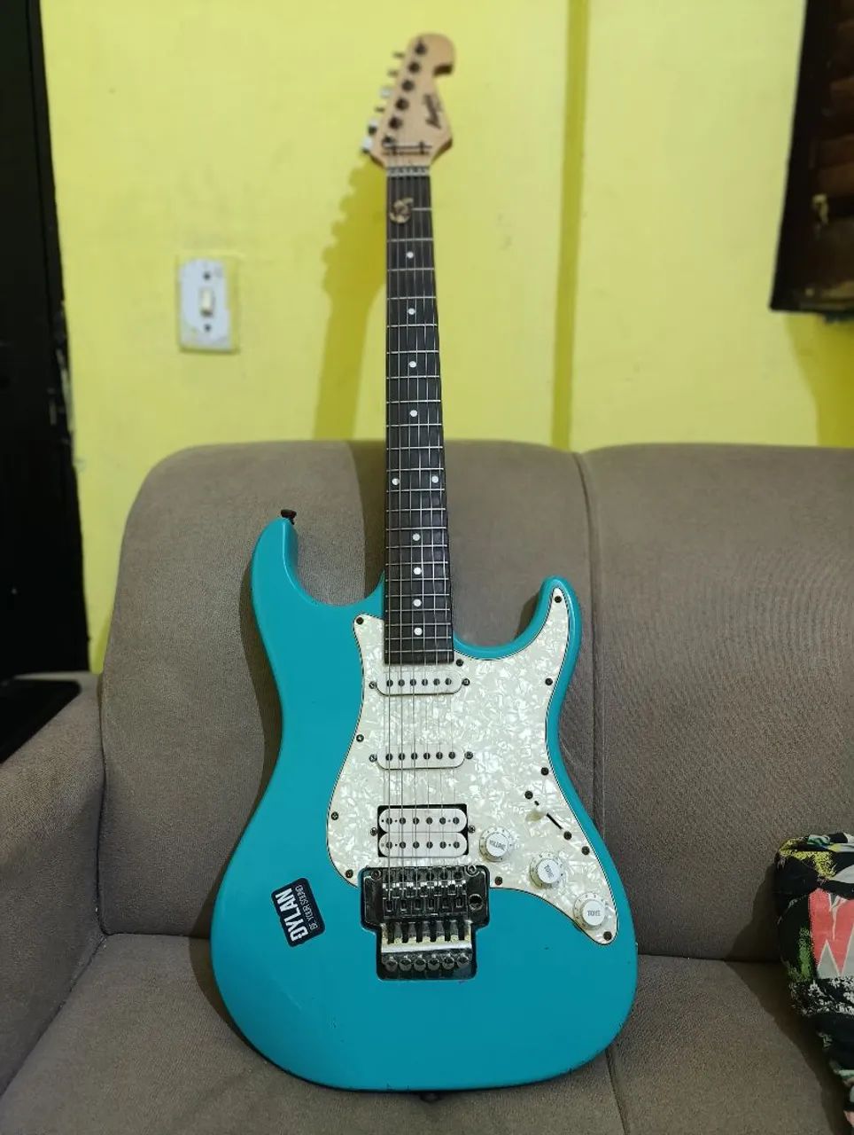 Guitarra Tagima com ponte Floyd