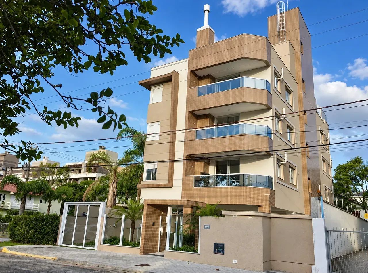 Imóvel para venda tem 975 metros quadrados com 12 quartos em Jurerê - Florianópolis - SC
