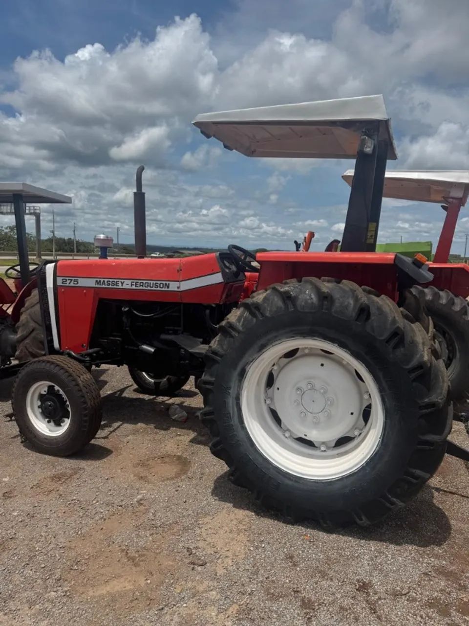 Trator Massey Ferguson 275 