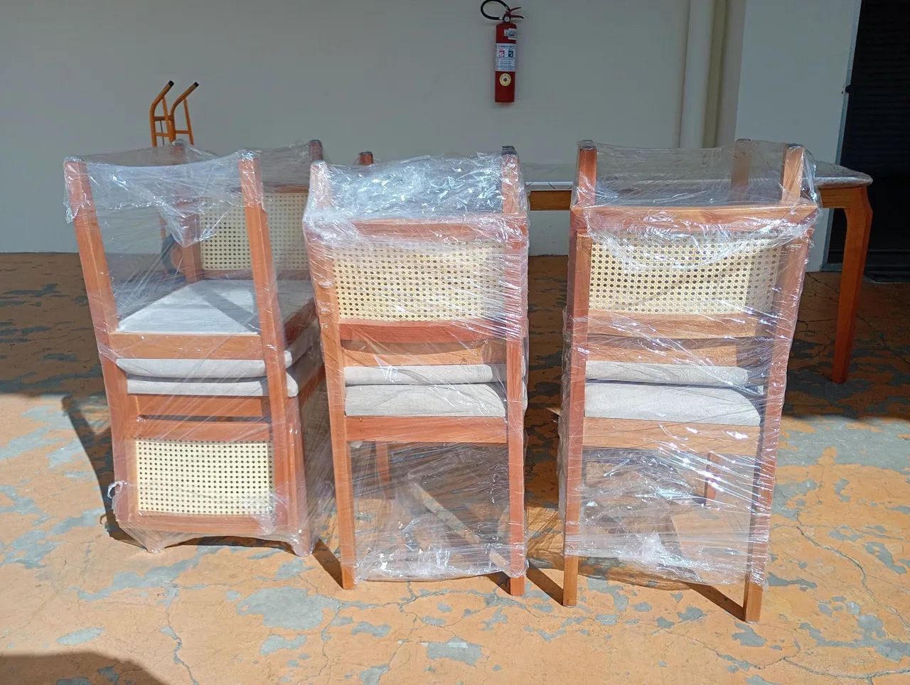 Mesa de vidro 6 cadeiras  - Foto 4